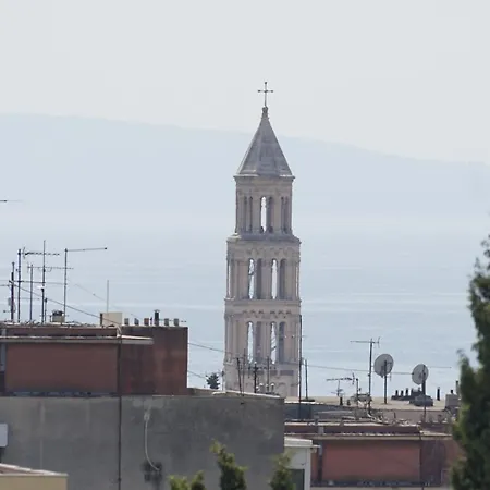 1-2 Διαμέρισμα *